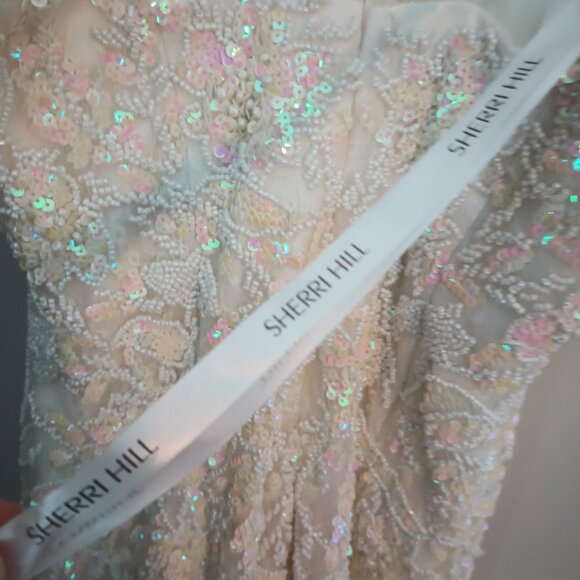 Stunning Sherri Hill pre owned white mermaid gown size 4 - Picture 5 of 7